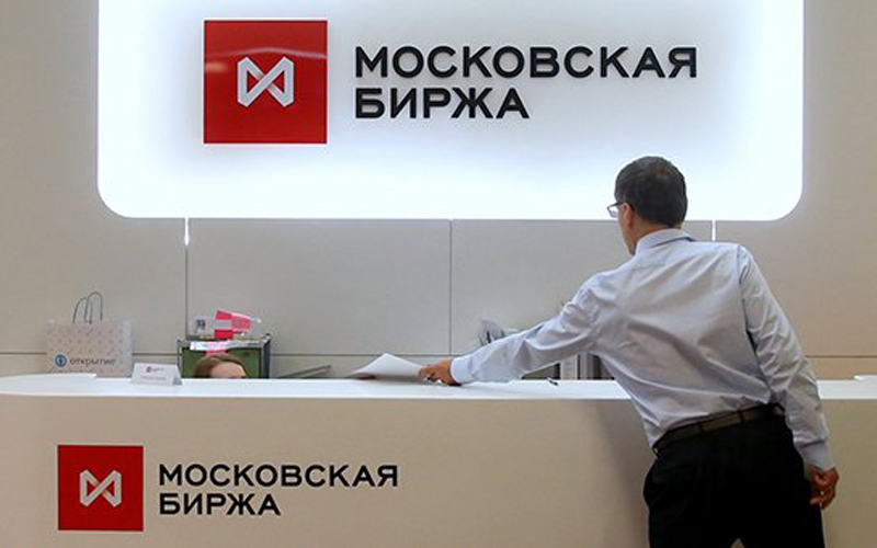 «Роснефть» и АЛРОСА начали напрямую заключать валютные сделки на бирже